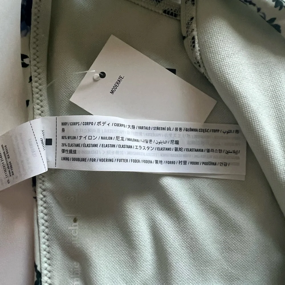 {Abercrombie & Fitch} Brand New Mid-Rise High-Leg Moderate Bottoms